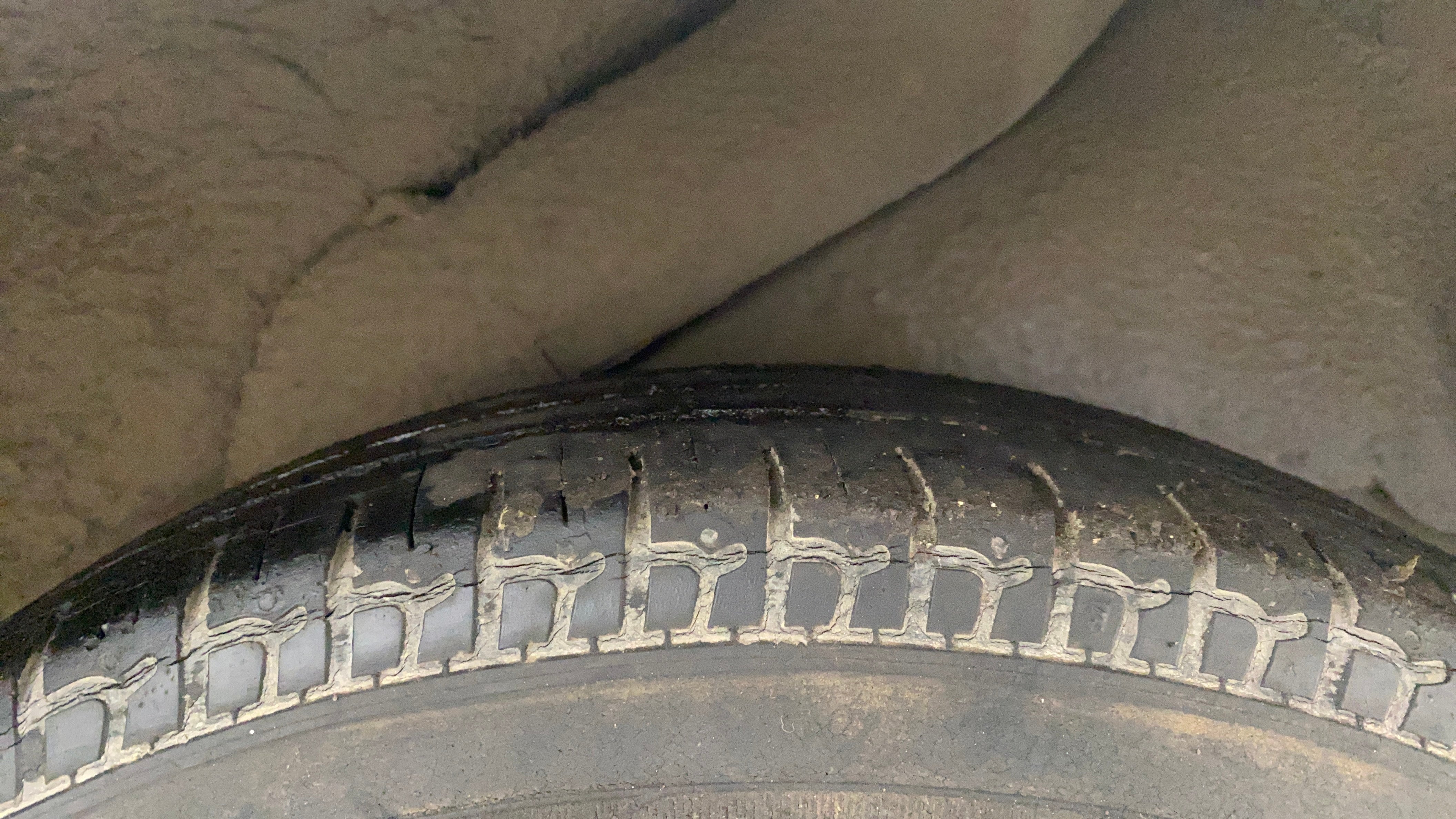 camera-Left-Rear-Tyre-Tread