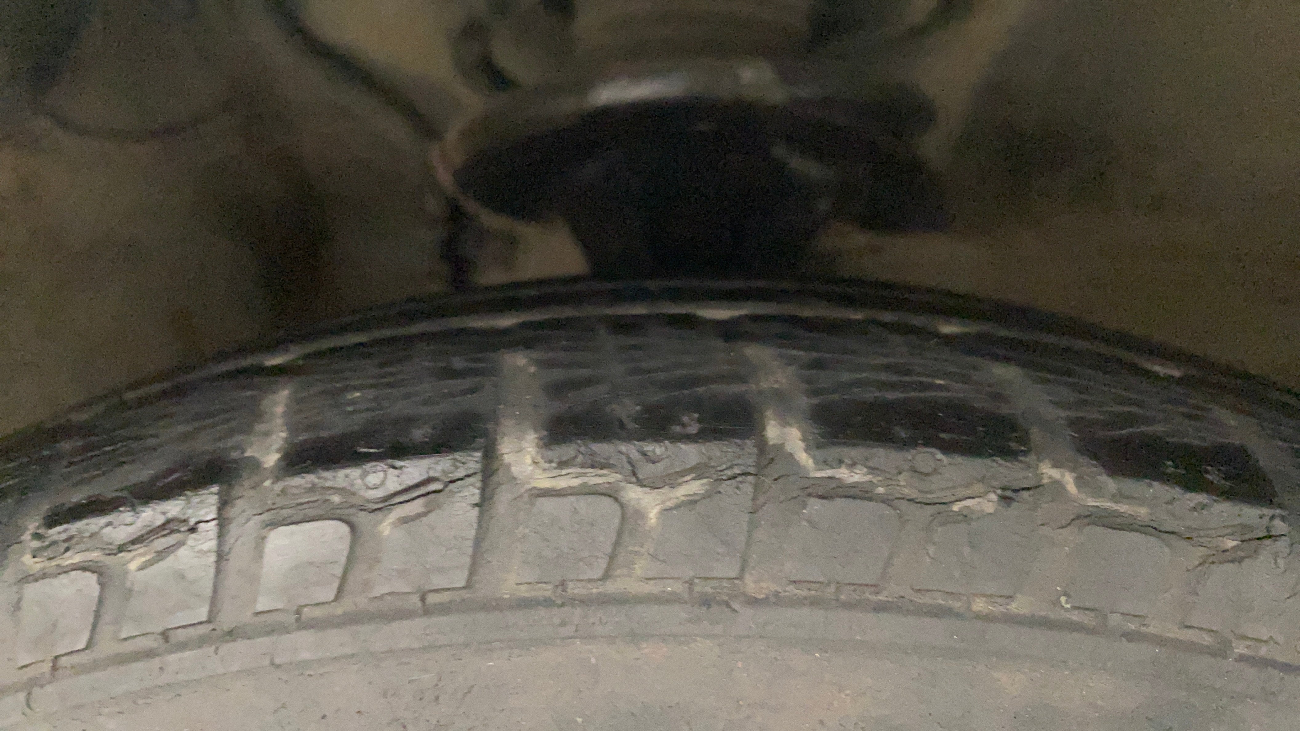 camera-Right-Front-Tyre-Tread