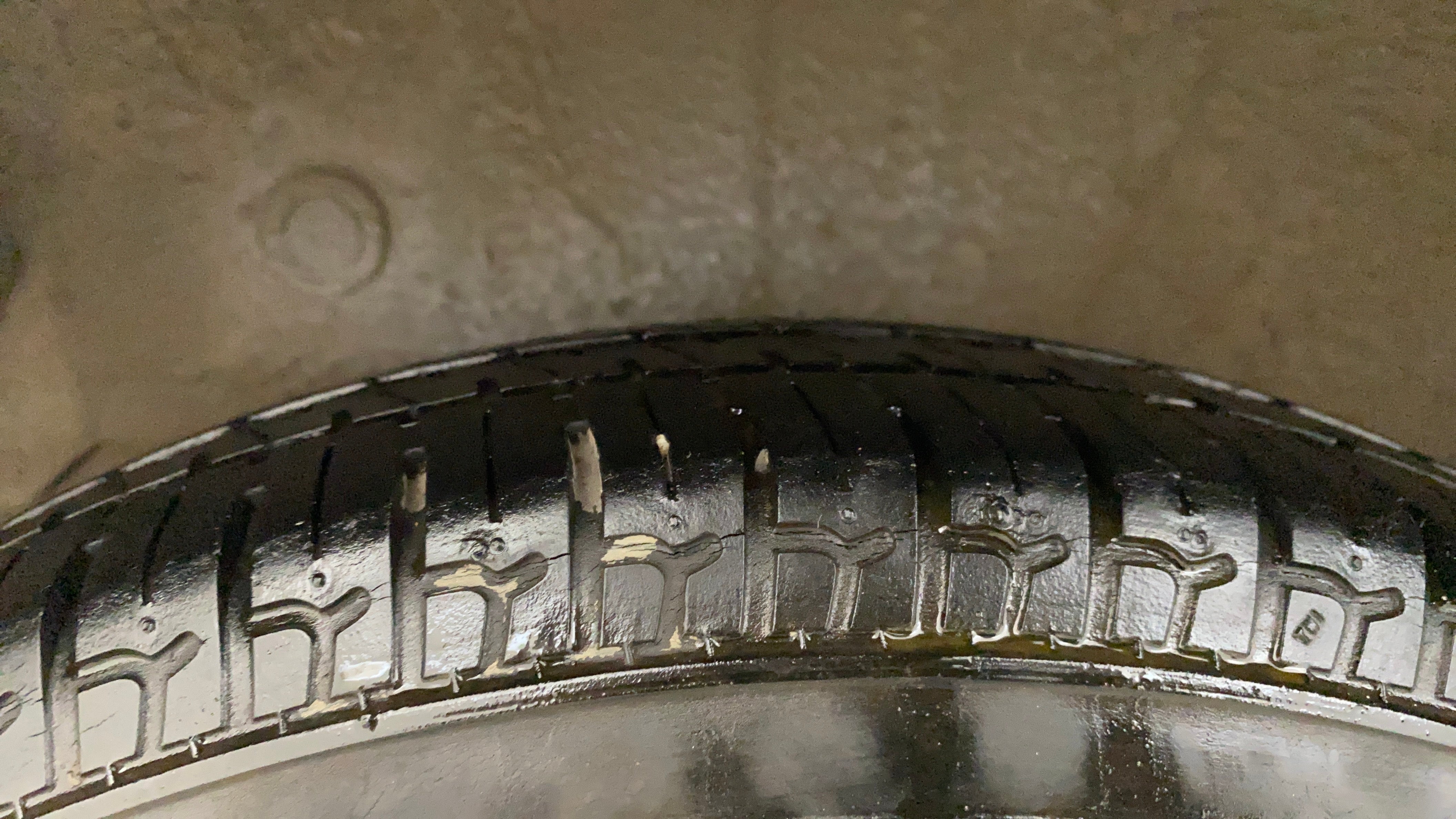 camera-Right-Rear-Tyre-Tread