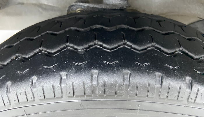 2016 Maruti Eeco 5 STR CNG WITH AC PLUSHTR, CNG, Manual, 60,713 km, Left Front Tyre Tread