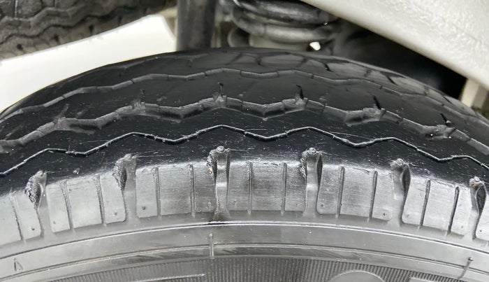 2016 Maruti Eeco 5 STR CNG WITH AC PLUSHTR, CNG, Manual, 60,713 km, Right Rear Tyre Tread