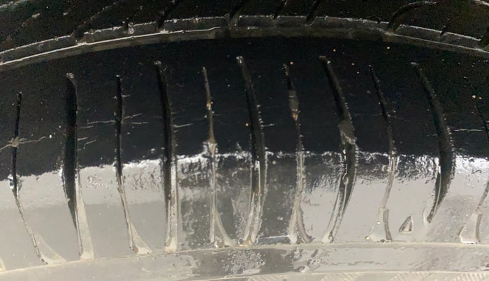 2016 Mahindra Kuv100 K6 PLUS D 6 STR, Diesel, Manual, 85,537 km, Right Rear Tyre Tread