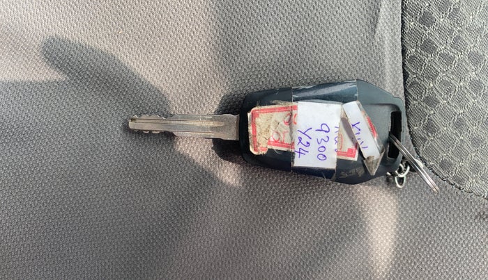 2016 Mahindra Kuv100 K6 PLUS D 6 STR, Diesel, Manual, 85,537 km, Key Close Up