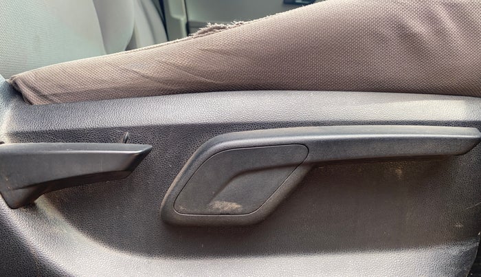 2016 Mahindra Kuv100 K6 PLUS D 6 STR, Diesel, Manual, 85,537 km, Driver Side Adjustment Panel