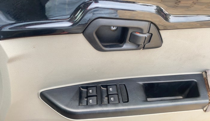 2016 Mahindra Kuv100 K6 PLUS D 6 STR, Diesel, Manual, 85,537 km, Driver Side Door Panels Control