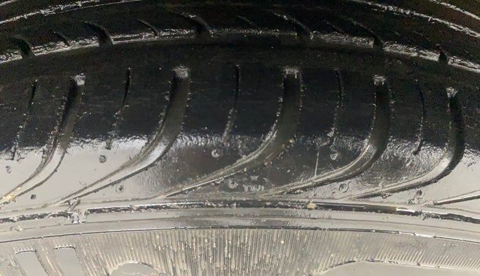 2016 Mahindra Kuv100 K6 PLUS D 6 STR, Diesel, Manual, 85,537 km, Left Front Tyre Tread