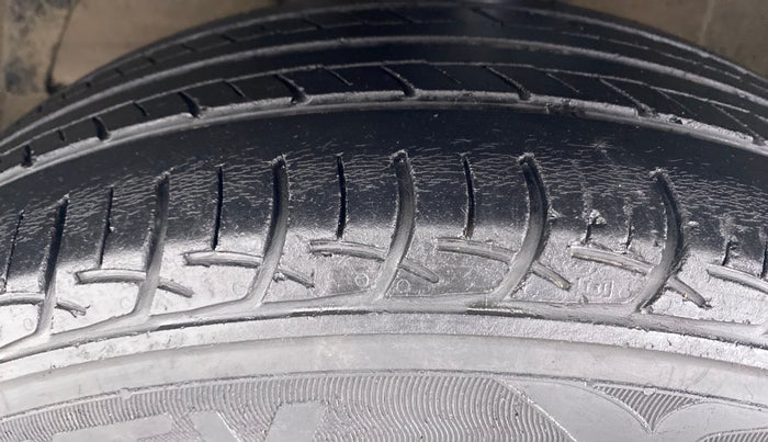 2015 Maruti Baleno DELTA 1.2 K12, Petrol, Manual, 61,060 km, Left Front Tyre Tread
