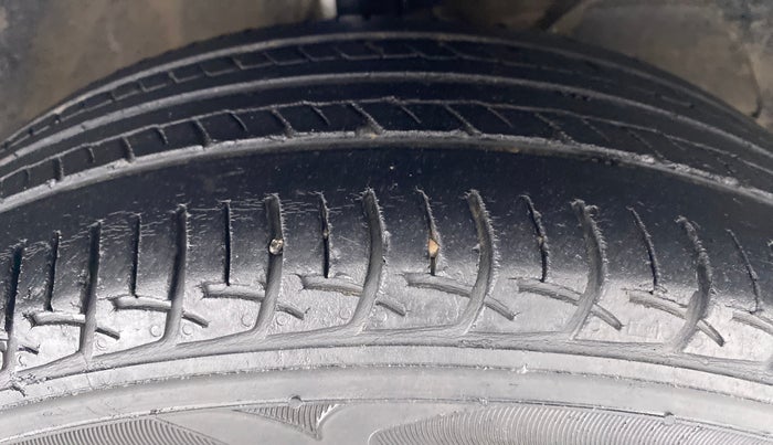 2015 Maruti Baleno DELTA 1.2 K12, Petrol, Manual, 61,060 km, Right Front Tyre Tread