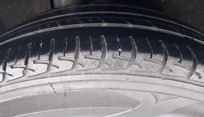 2015 Maruti Baleno DELTA 1.2 K12, Petrol, Manual, 61,060 km, Right Rear Tyre Tread