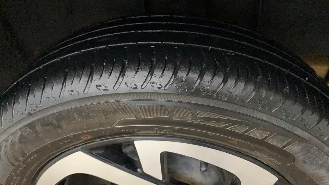 2022 Nissan MAGNITE XV PREMIUM TURBO CVT, Petrol, Automatic, 13,358 km, Left Rear Tyre Tread