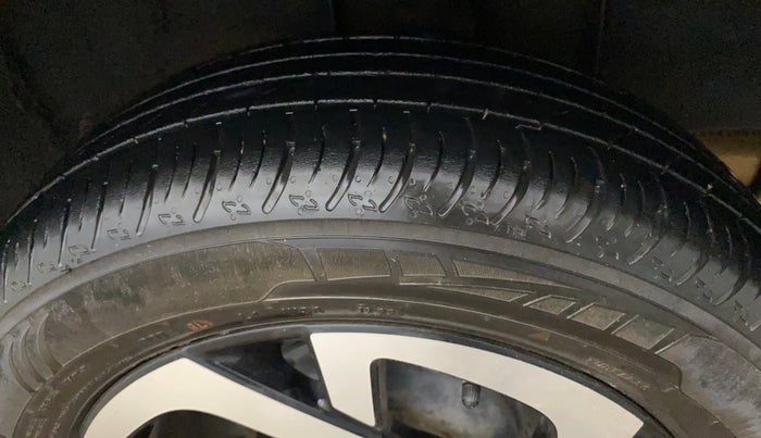 2022 Nissan MAGNITE XV PREMIUM TURBO CVT, Petrol, Automatic, 13,358 km, Left Rear Tyre Tread
