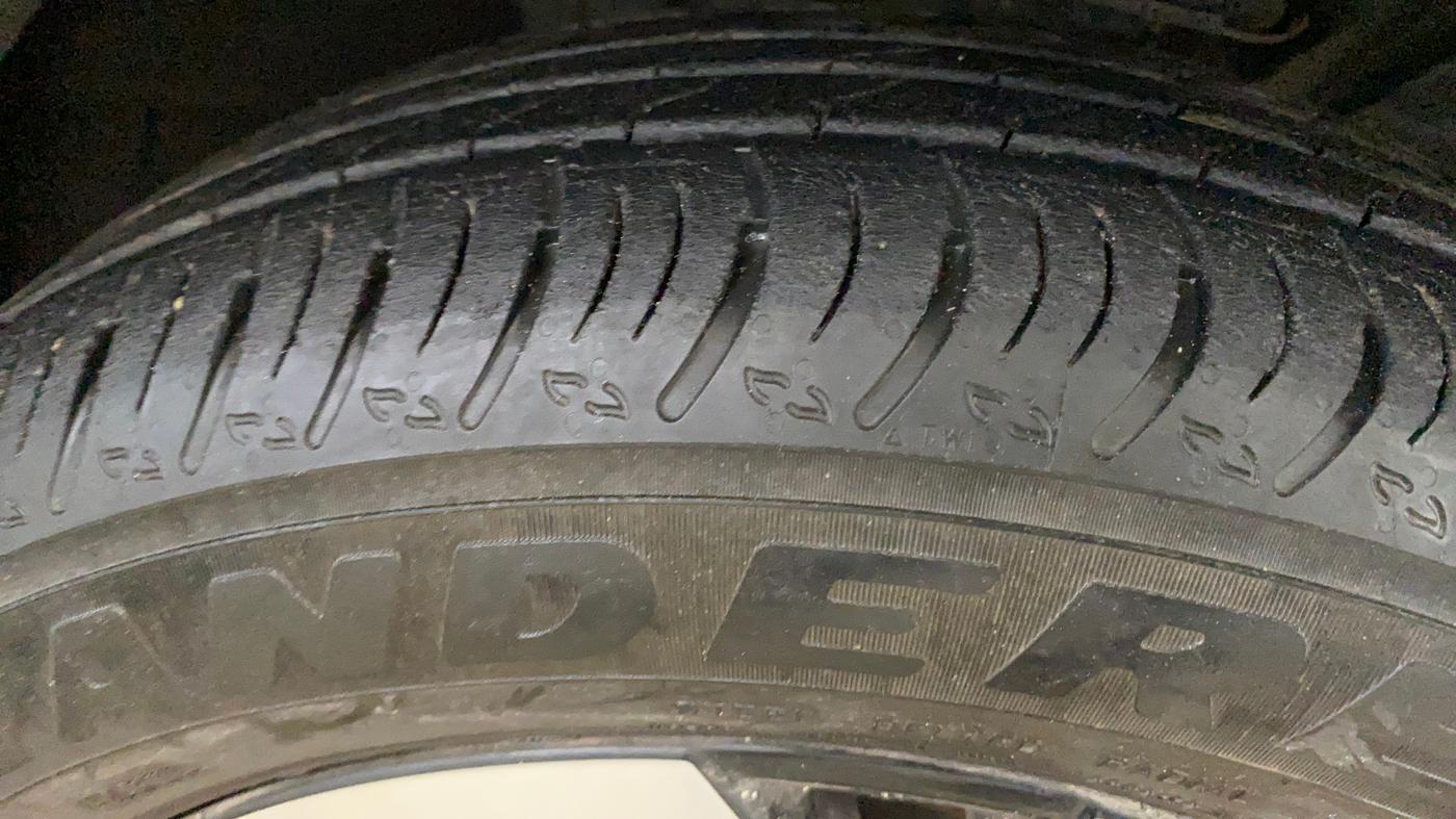 2022 Nissan MAGNITE XV PREMIUM TURBO CVT, Petrol, Automatic, 13,358 km, Left Front Tyre Tread