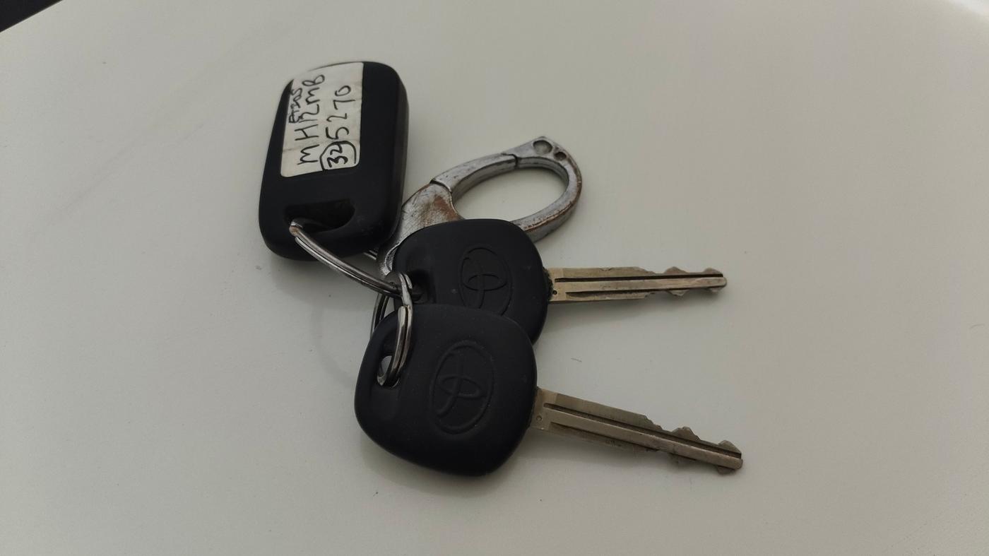 2015 Toyota Etios VX, CNG, Manual, 1,10,885 km, Key Close Up
