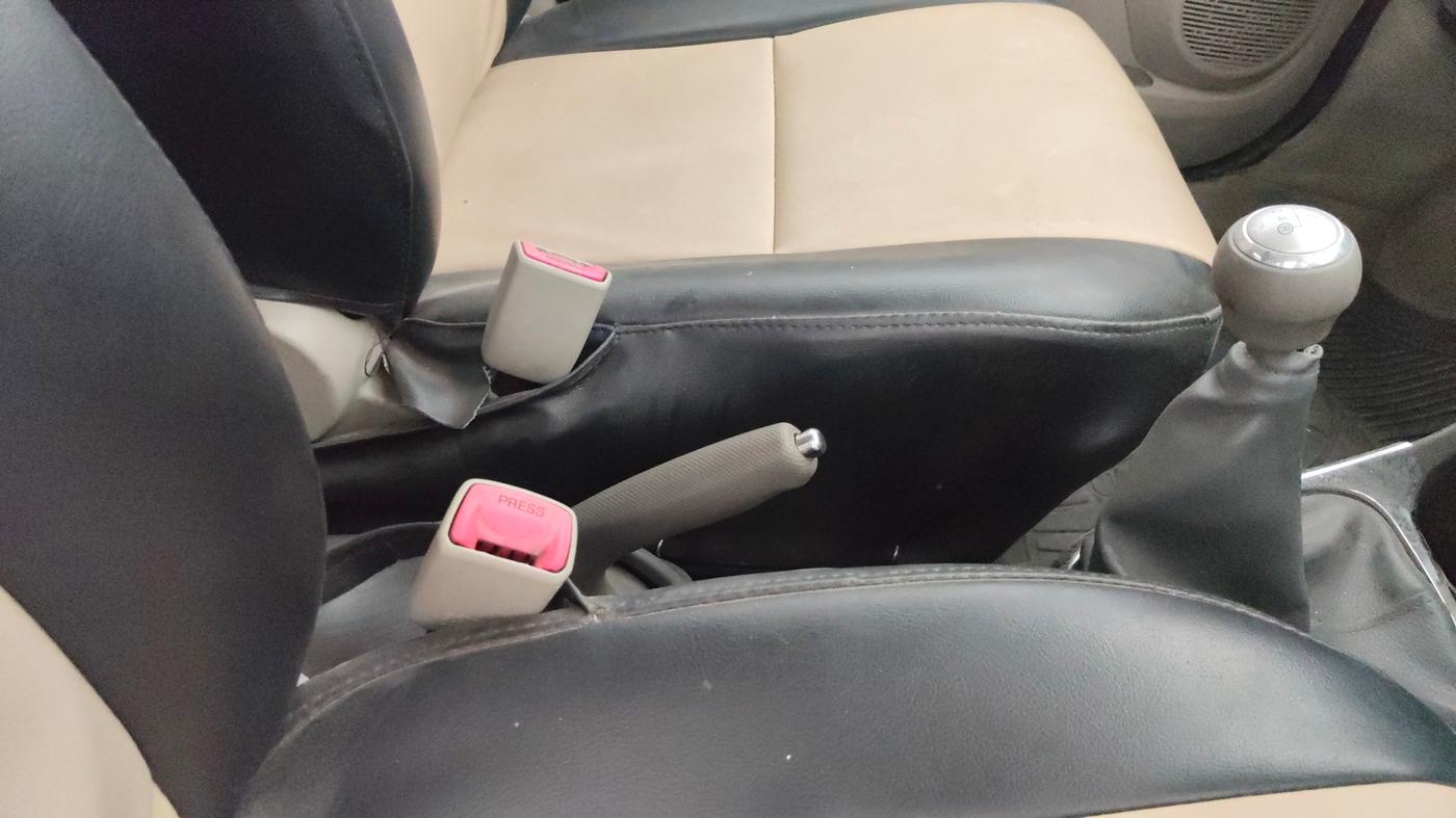 2015 Toyota Etios VX, CNG, Manual, 1,10,885 km, Gear Lever