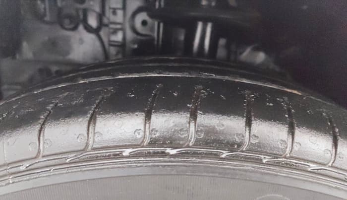 2015 Toyota Etios VX, CNG, Manual, 1,10,885 km, Left Front Tyre Tread