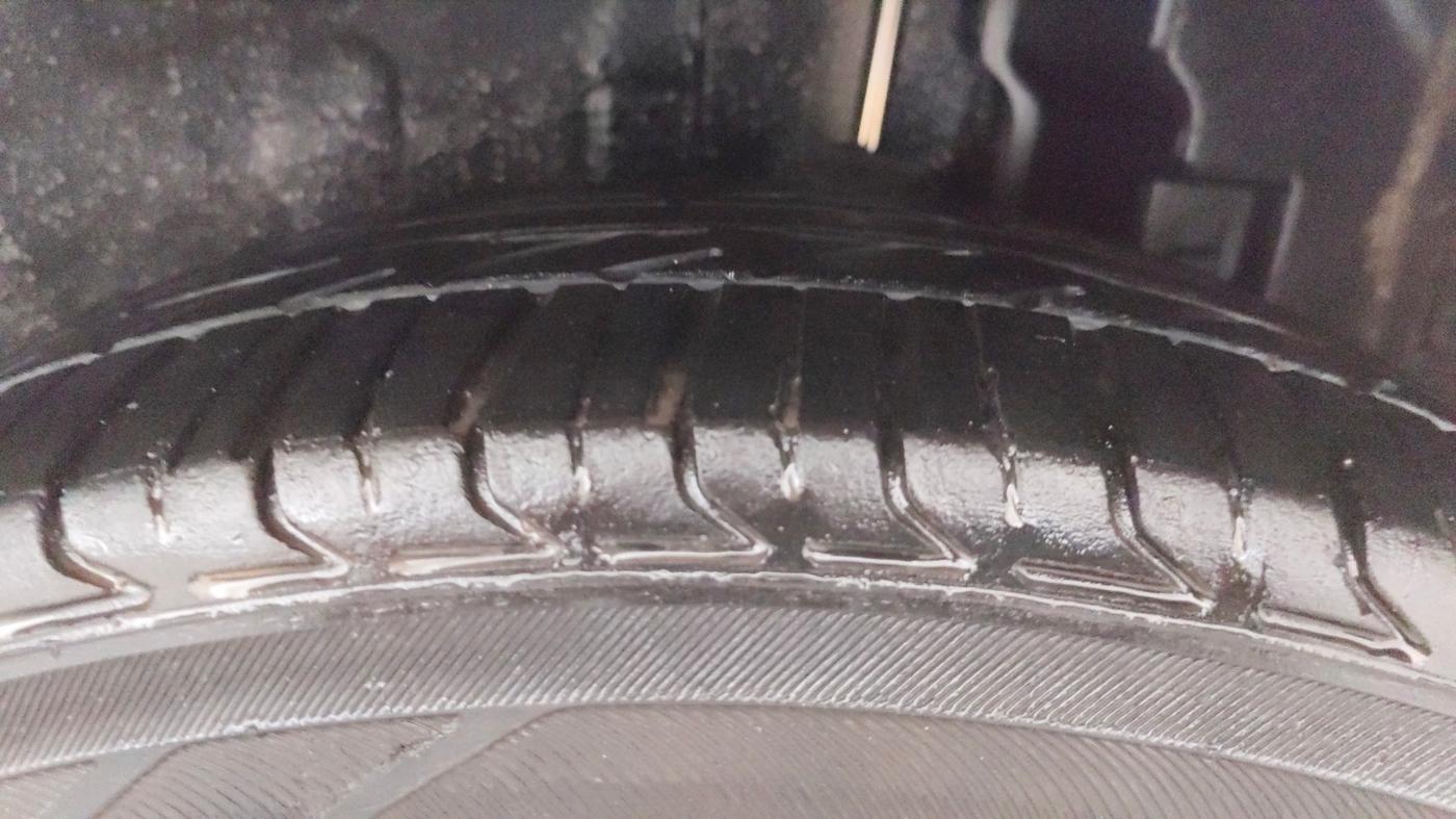 2015 Toyota Etios VX, CNG, Manual, 1,10,885 km, Left Rear Tyre Tread