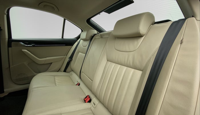 2019 Skoda Octavia 2.0 L&K AT TDI, Diesel, Automatic, 59,021 km, Right Side Rear Door Cabin