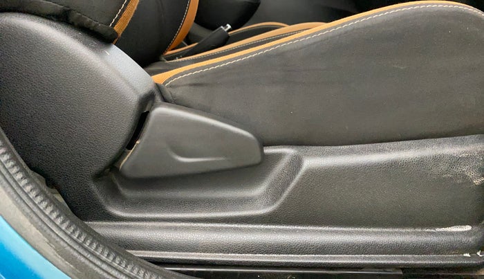 2021 Renault Kwid CLIMBER 1.0 AMT (O), Petrol, Automatic, 15,470 km, Driver Side Adjustment Panel