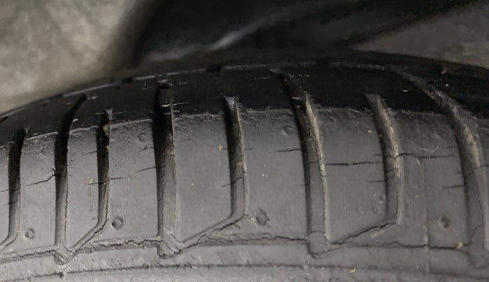 2010 Hyundai i10 MAGNA 1.2 KAPPA2, Petrol, Manual, 13,399 km, Left Rear Tyre Tread
