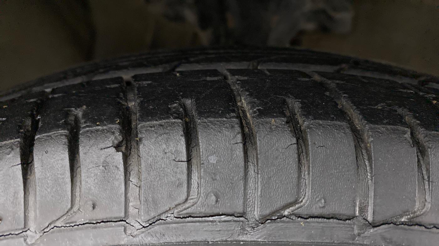 2010 Hyundai i10 MAGNA 1.2 KAPPA2, Petrol, Manual, 13,399 km, Right Front Tyre Tread