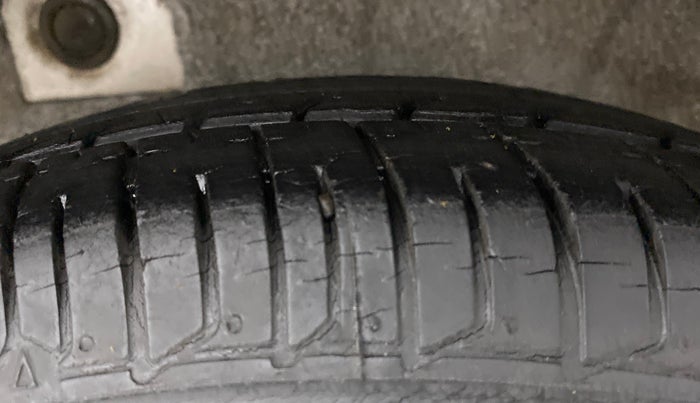 2010 Hyundai i10 MAGNA 1.2 KAPPA2, Petrol, Manual, 13,399 km, Right Rear Tyre Tread