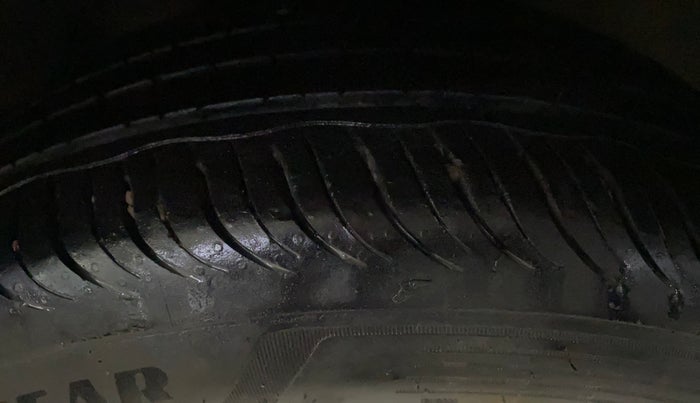 2021 Tata ALTROZ XZ PETROL, Petrol, Manual, 59,885 km, Right Front Tyre Tread