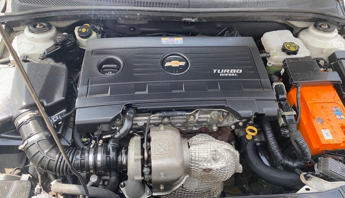 2017 Chevrolet Cruze LTZ, Diesel, Manual, 86,041 km, Engine View