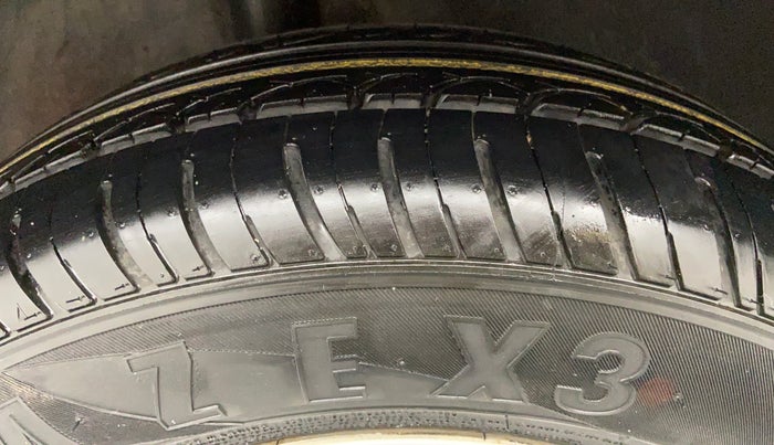 2009 Maruti Swift ZXI 1.3, Petrol, Manual, 78,279 km, Right Rear Tyre Tread