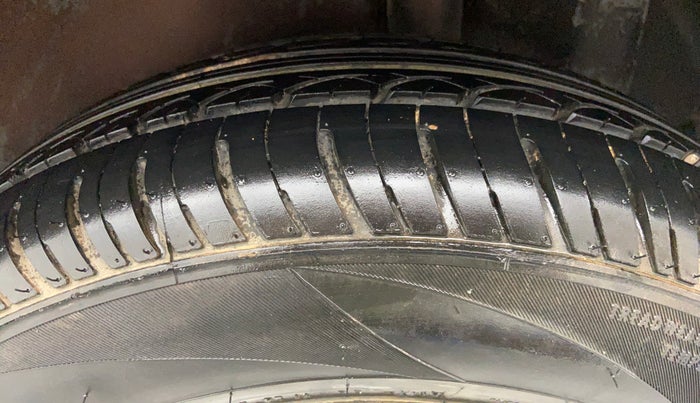 2009 Maruti Swift ZXI 1.3, Petrol, Manual, 78,279 km, Left Rear Tyre Tread