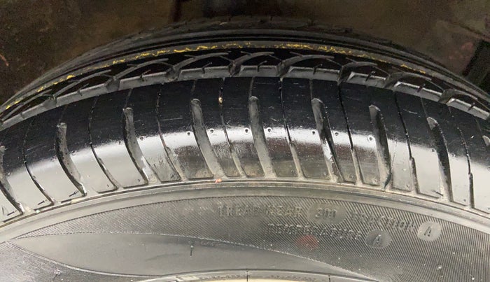 2009 Maruti Swift ZXI 1.3, Petrol, Manual, 78,279 km, Right Front Tyre Tread