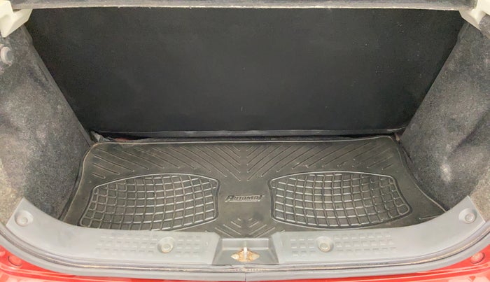 2009 Maruti Swift ZXI 1.3, Petrol, Manual, 78,279 km, Boot Inside