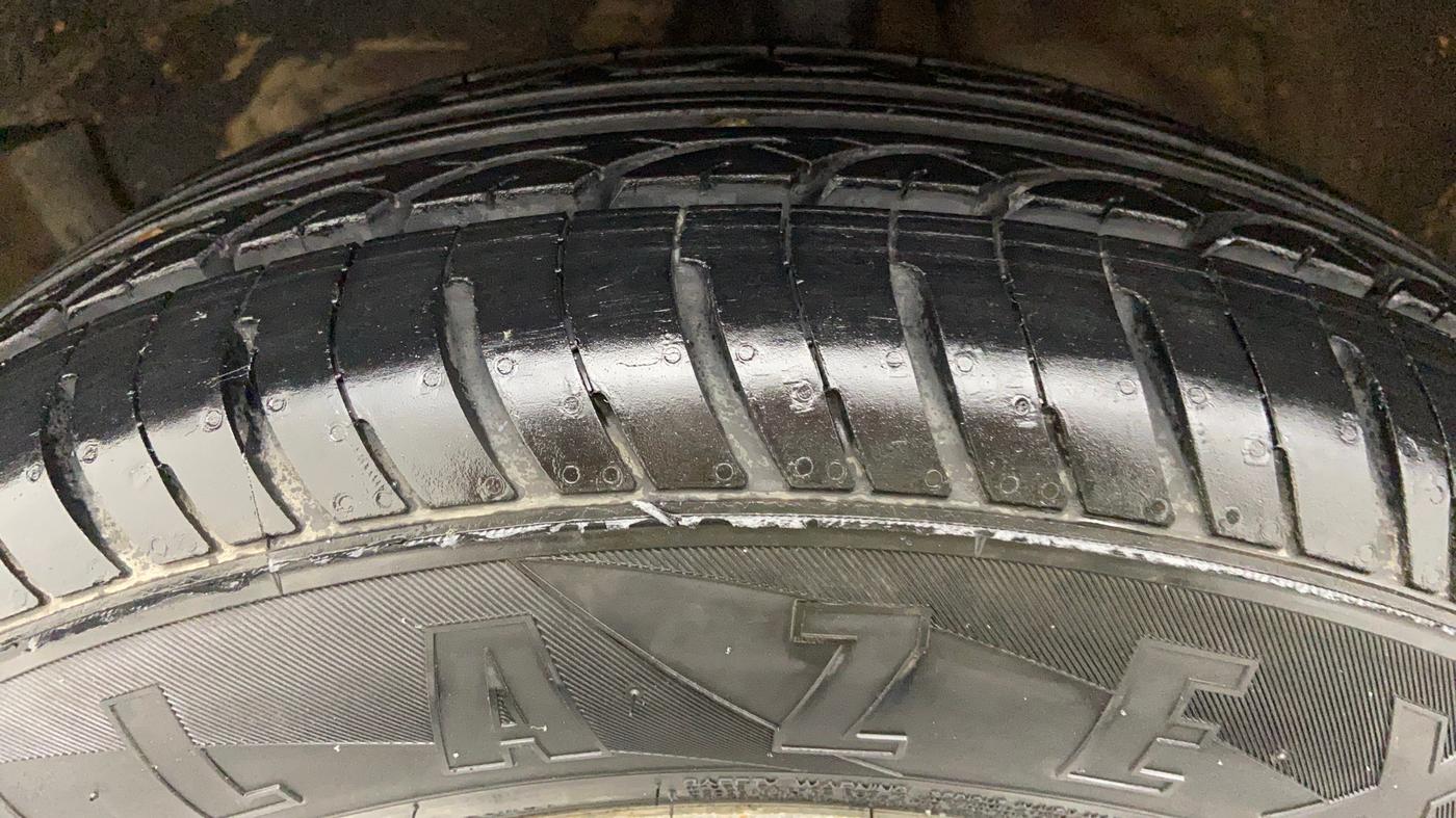 2009 Maruti Swift ZXI 1.3, Petrol, Manual, 78,279 km, Left Front Tyre Tread