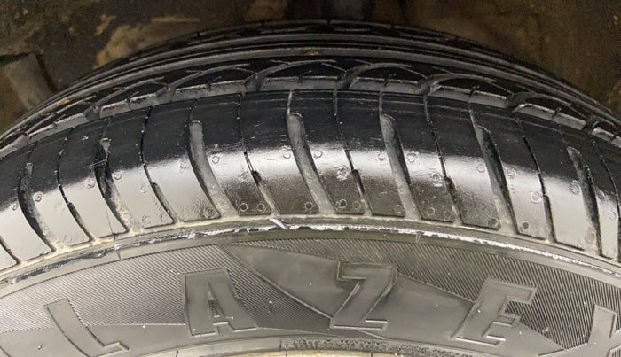 2009 Maruti Swift ZXI 1.3, Petrol, Manual, 78,279 km, Left Front Tyre Tread