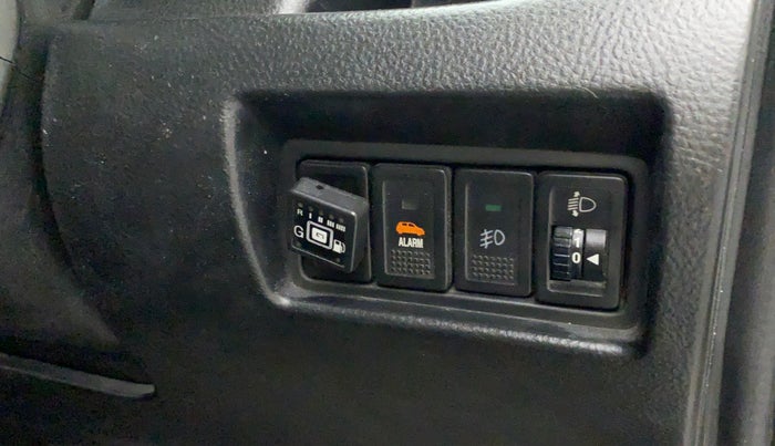 2012 Maruti Swift VXI, CNG, Manual, 86,899 km, Dashboard - CNG switch has minor damage