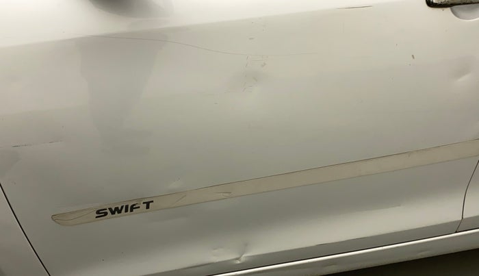 2012 Maruti Swift VXI, CNG, Manual, 86,899 km, Front passenger door - Minor scratches