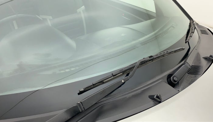 2012 Maruti Swift VXI, CNG, Manual, 86,899 km, Front windshield - Rubber blade broken or missing