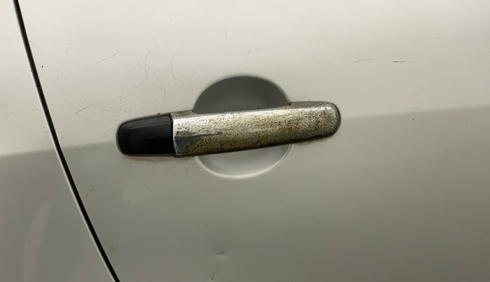 2012 Maruti Swift VXI, CNG, Manual, 86,899 km, Right rear door - Chrome on handle has slight discoularation