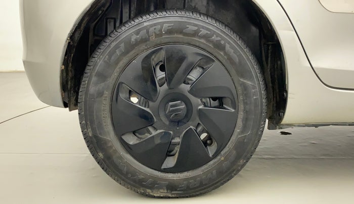 2012 Maruti Swift VXI, CNG, Manual, 86,899 km, Right Rear Wheel