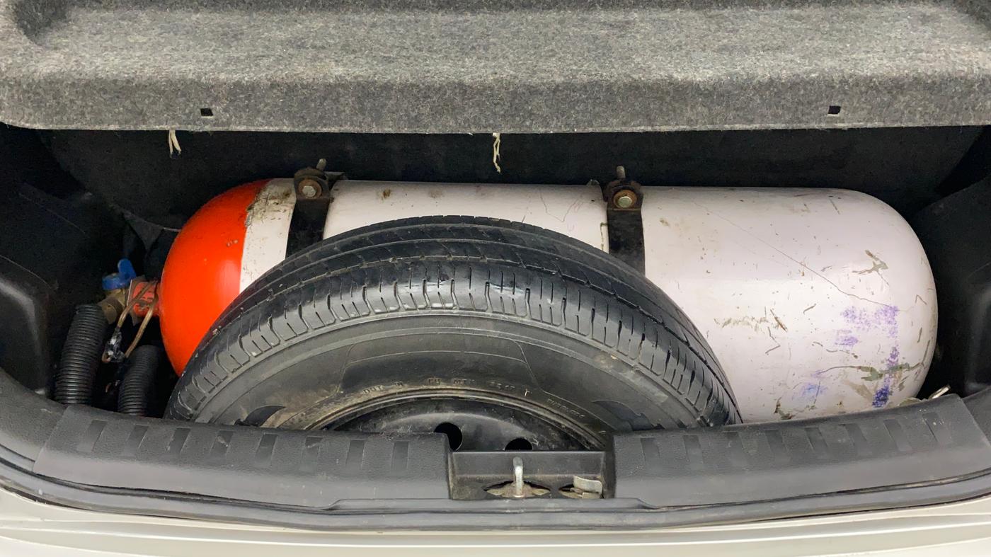 2012 Maruti Swift VXI, CNG, Manual, 86,899 km, Boot Inside