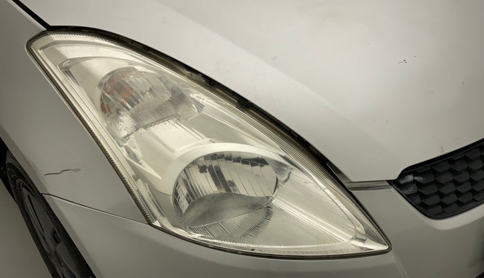 2012 Maruti Swift VXI, CNG, Manual, 86,899 km, Right headlight - Minor scratches