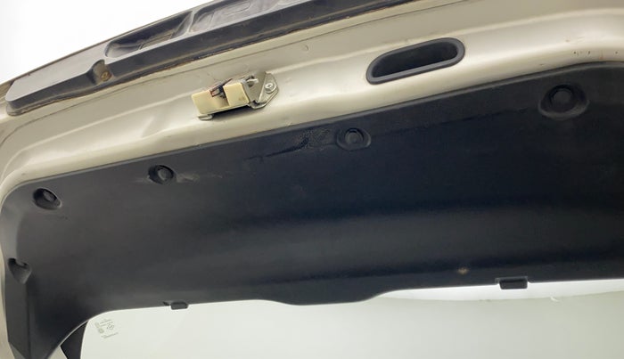2012 Maruti Swift VXI, CNG, Manual, 86,899 km, Dicky (Boot door) - Trim lock has minor damage