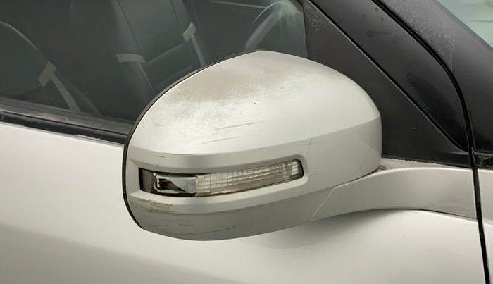 2012 Maruti Swift VXI, CNG, Manual, 86,899 km, Right rear-view mirror - Indicator light not working