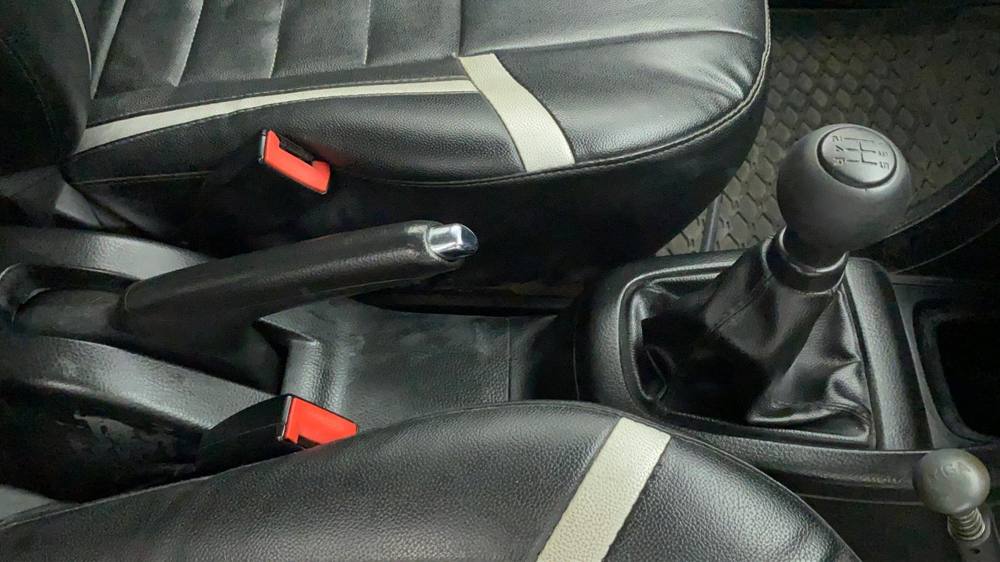 2012 Maruti Swift VXI, CNG, Manual, 86,899 km, Gear Lever