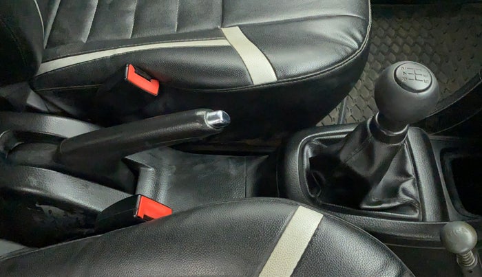 2012 Maruti Swift VXI, CNG, Manual, 86,899 km, Gear Lever