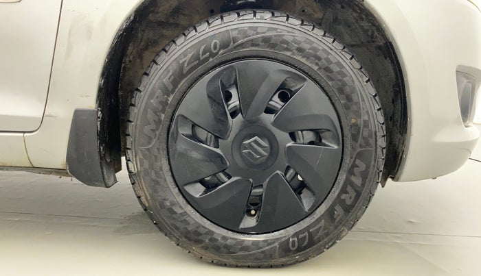 2012 Maruti Swift VXI, CNG, Manual, 86,899 km, Right Front Wheel