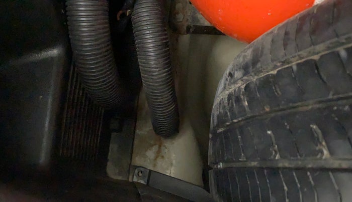 2012 Maruti Swift VXI, CNG, Manual, 86,899 km, Boot floor - Slight discoloration