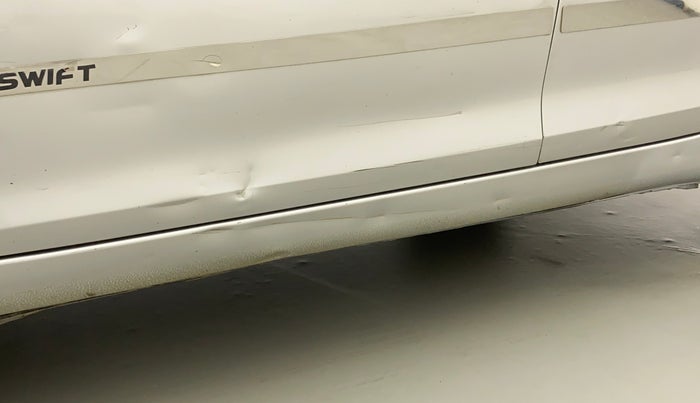 2012 Maruti Swift VXI, CNG, Manual, 86,899 km, Left running board - Minor scratches