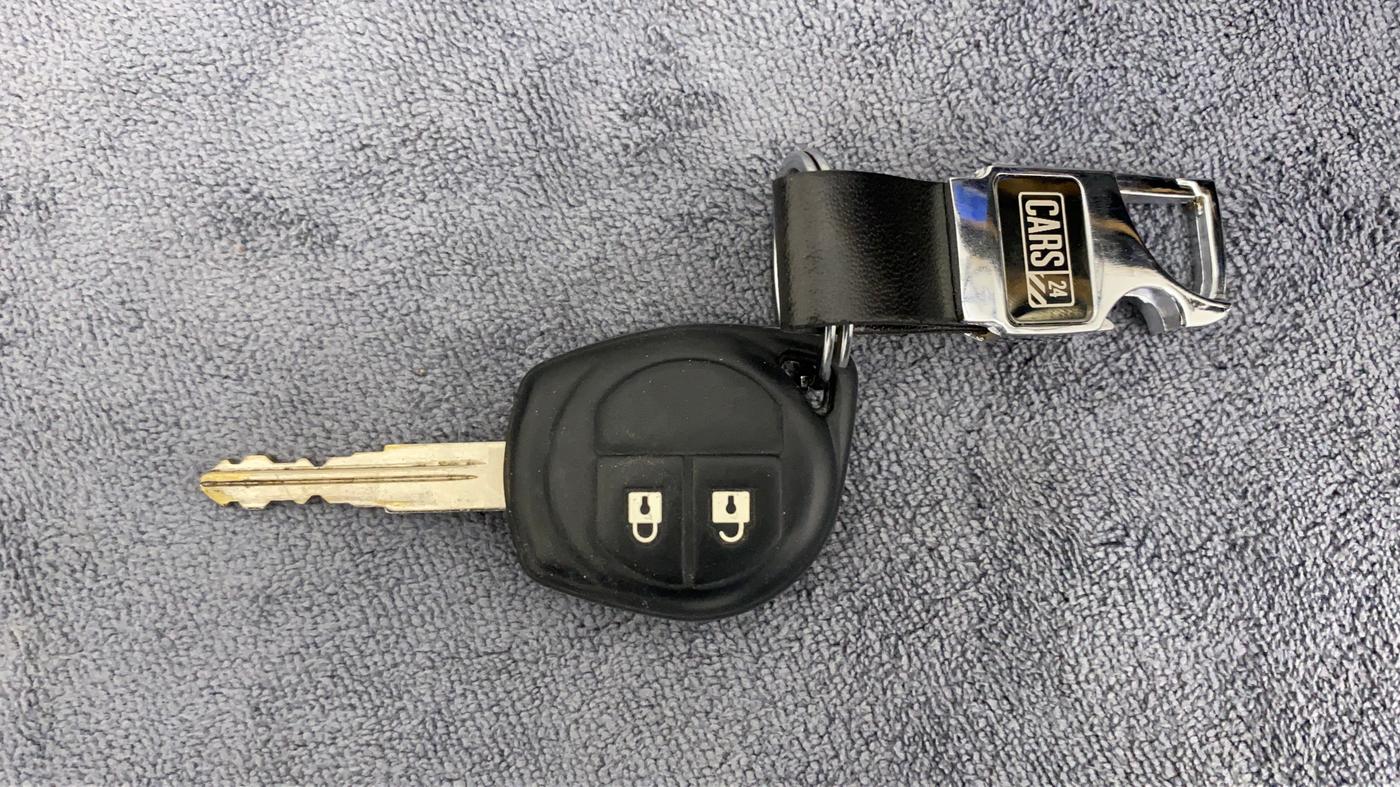 2012 Maruti Swift VXI, CNG, Manual, 86,899 km, Key Close Up