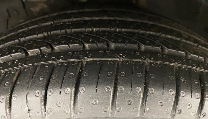 2015 Maruti Ciaz ZXI RS, Petrol, Manual, 42,169 km, Left Front Tyre Tread