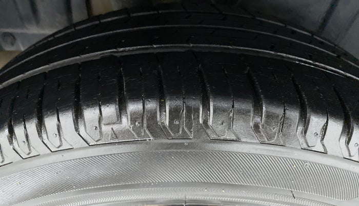 2021 Maruti XL6 ZETA SHVS, Petrol, Manual, 25,374 km, Right Rear Tyre Tread